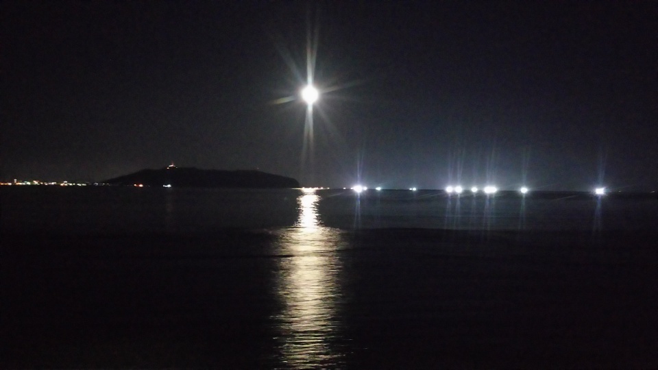 車窓夜景漁り火①
